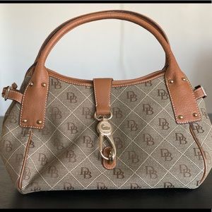 EUC Dooney & Bourke medium signature satchel